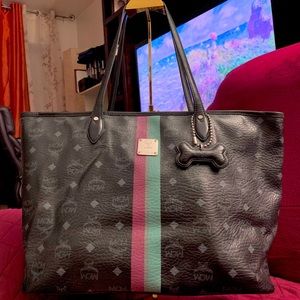 💯 Authentic MCM Black Visetos Shopper Tote Bag with Dogbone Charm
